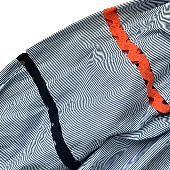 Crown & Ivy off shoulder seersucker blue and white pin stripe shirt size medium - Picture 6 of 6